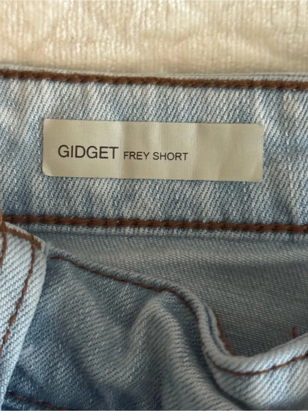 KUT from the Kloth Gidget Mid Rise Fray Denim Shorts- Sz 8